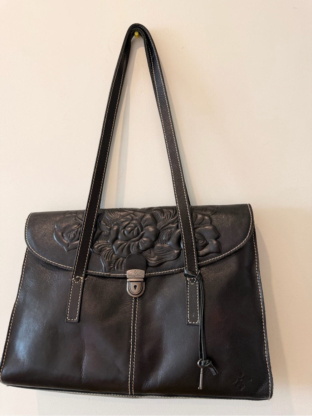 🖤Patricia Nash Black Floral-Embossed Leather Shoulder Bag